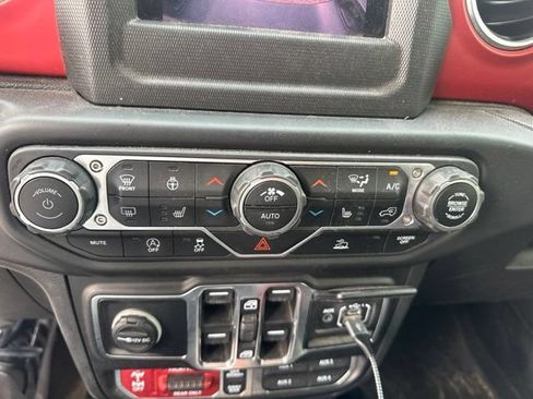 Used 2021 Jeep Gladiator Rubicon w/ Cold Weather Group AWD/4WD image 22