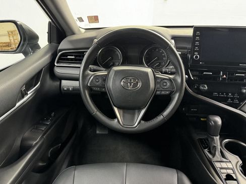 Used 2023 Toyota Camry SE image 14