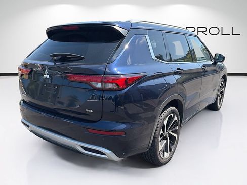 Used 2023 Mitsubishi Outlander SEL FWD image 3