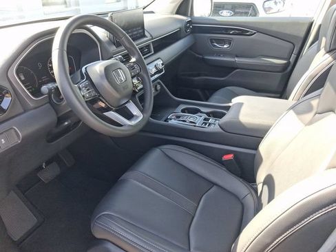 Used 2025 Honda Pilot EX-L image 11