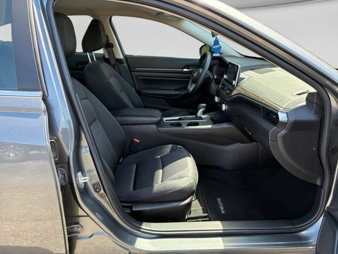 Used 2025 Nissan Altima 2.5 SV FWD image 27