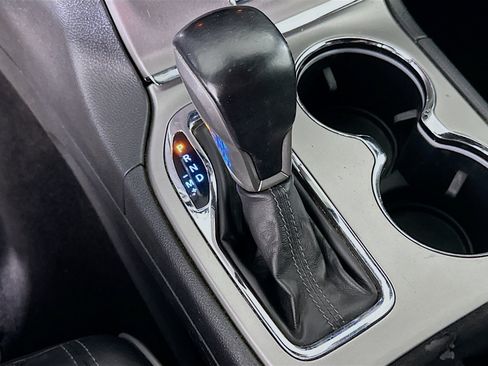 Used 2020 Jeep Grand Cherokee Overland RWD image 25