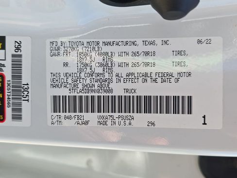 Used 2022 Toyota Tundra SR5 w/ SR5 Convenience Package AWD/4WD image 34