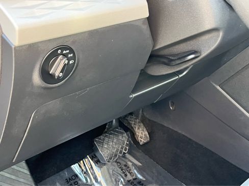 Used 2022 Volkswagen Taos S image 23