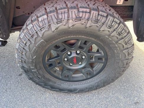 Used 2021 Toyota Tacoma TRD Off-Road w/ Technology Package AWD/4WD image 6