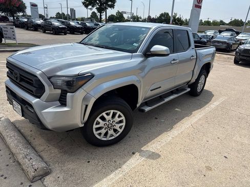 Used 2025 Toyota Tacoma SR5 AWD/4WD image 1