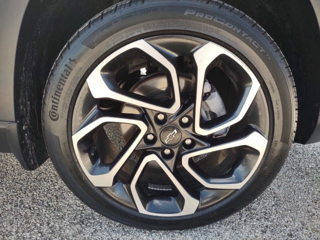 Used 2025 Chevrolet Trax RS w/ Sunroof Package FWD image 24