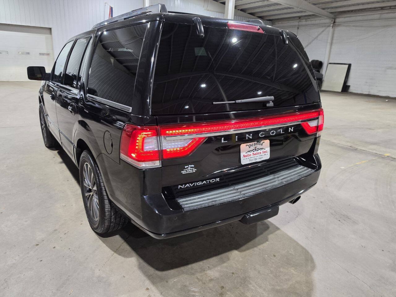 Used 2017 Lincoln Navigator Select AWD/4WD image 8