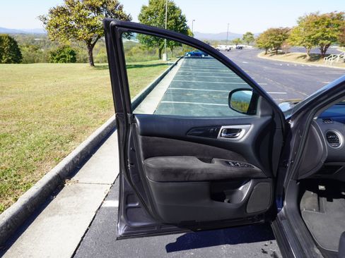 Used 2013 Nissan Pathfinder SV image 14