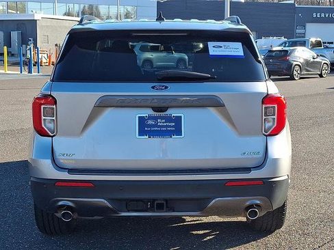 Certified 2022 Ford Explorer XLT w/ Equipment Group 202A image 5