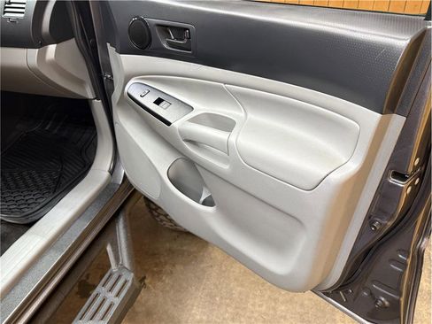 Used 2015 Toyota Tacoma 4x4 Double Cab w/ Convenience Package image 17