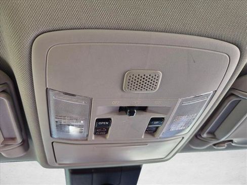 Used 2018 Toyota RAV4 XLE FWD image 10