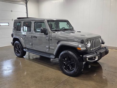 Used 2022 Jeep Wrangler Unlimited Sahara w/ LED Lighting Group AWD/4WD image 11