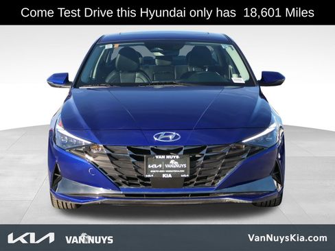 Used 2022 Hyundai Elantra Limited w/ Preferred Accessory Package image 8