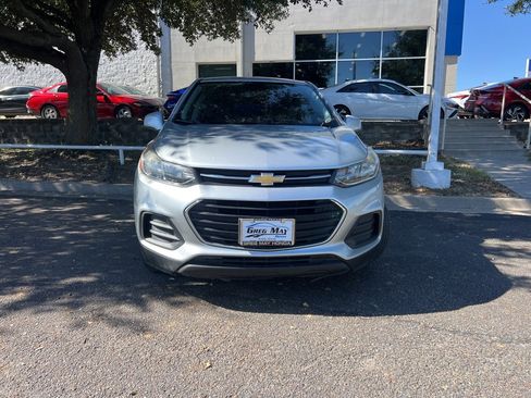 Used 2018 Chevrolet Trax LS image 2