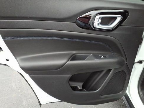 New 2026 Jeep Compass Latitude image 10