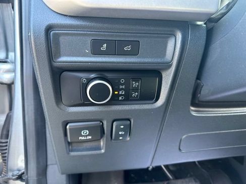 Used 2024 Ford Expedition XLT AWD/4WD image 6