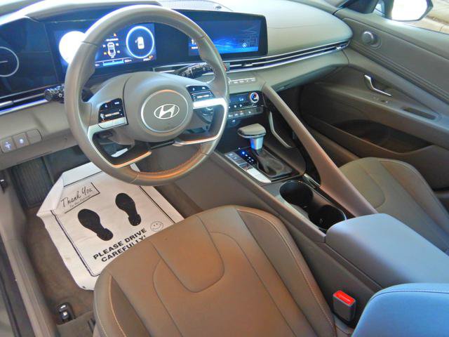 Used 2025 Hyundai Elantra SEL FWD image 5