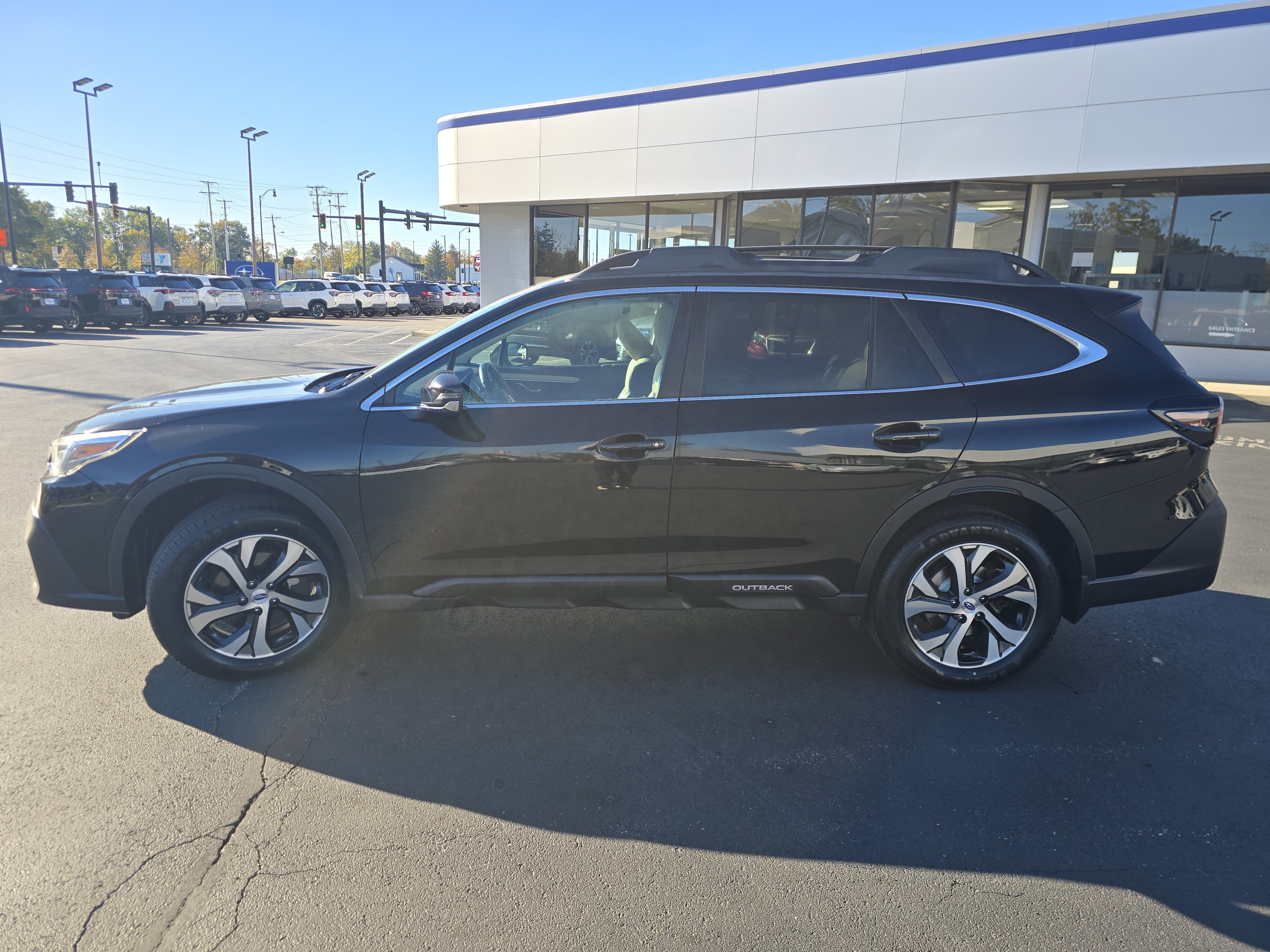 Used 2020 Subaru Outback Limited w/ Popular Package #2 AWD/4WD image 4