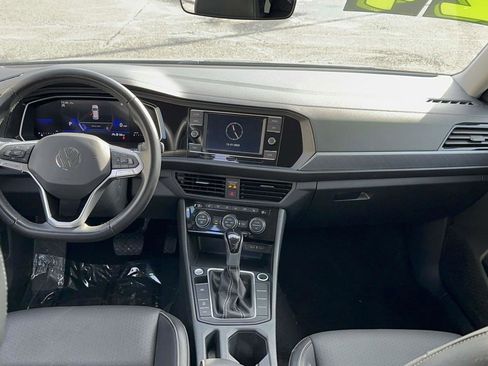 Used 2024 Volkswagen Jetta SE image 10