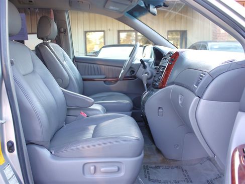 Used 2005 Toyota Sienna XLE image 15