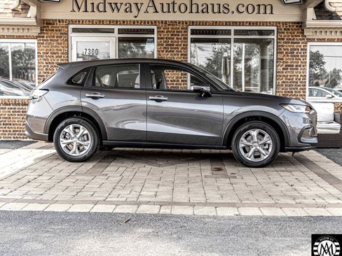 Used 2025 Honda HR-V LX image 9