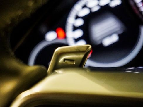 Used 2023 Porsche Cayenne Platinum Edition image 33