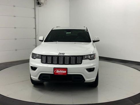 Used 2018 Jeep Grand Cherokee Altitude AWD/4WD image 32