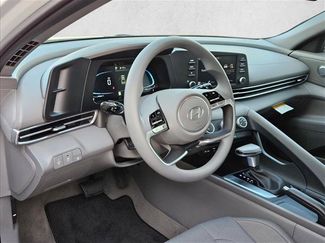 New 2026 Hyundai Elantra SE FWD video 3