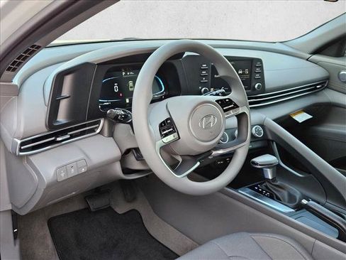 New 2026 Hyundai Elantra SE FWD image 3