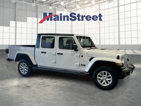 Used 2023 Jeep Gladiator Sport image 7