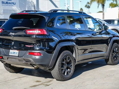 Used 2018 Jeep Cherokee Trailhawk image 5