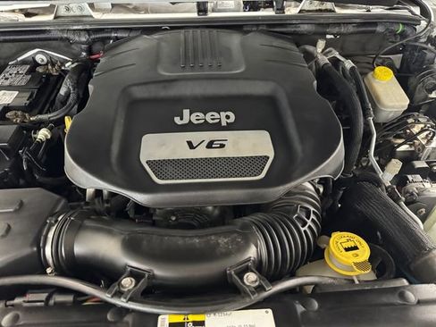 Used 2016 Jeep Wrangler Unlimited Sahara w/ Dual Top Group AWD/4WD image 6