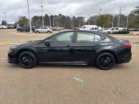 Used 2026 Toyota Camry SE image 3