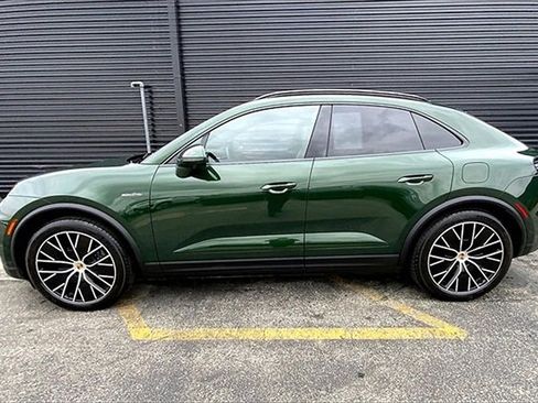 Used 2025 Porsche Macan Electric image 2