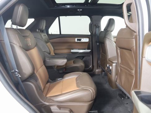 Used 2022 Ford Explorer King Ranch w/ Premium Technology Package image 15