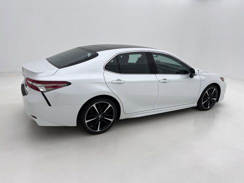 Used 2018 Toyota Camry XSE image 6