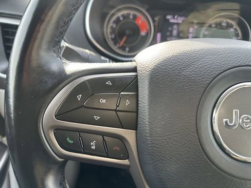 Used 2020 Jeep Cherokee Latitude Plus w/ Cold Weather Group AWD/4WD image 27