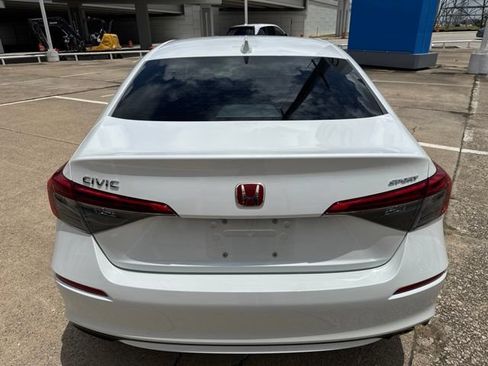 Used 2024 Honda Civic Sport image 3