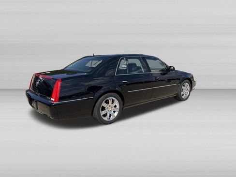 Used 2008 Cadillac DTS Performance w/ Platinum Edition FWD image 4