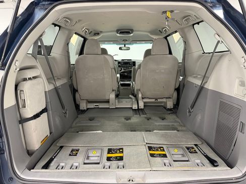 Used 2011 Toyota Sienna LE image 26