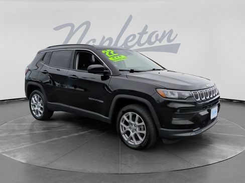 Used 2022 Jeep Compass Latitude AWD/4WD image 3