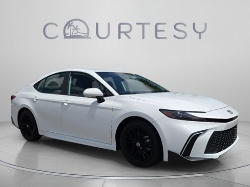 Certified 2026 Toyota Camry SE FWD image 9