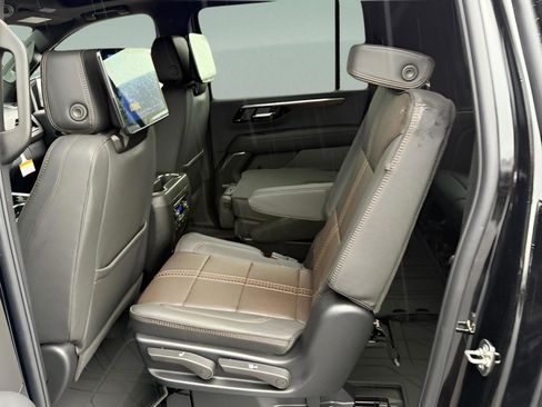 New 2026 Chevrolet Suburban High Country image 11