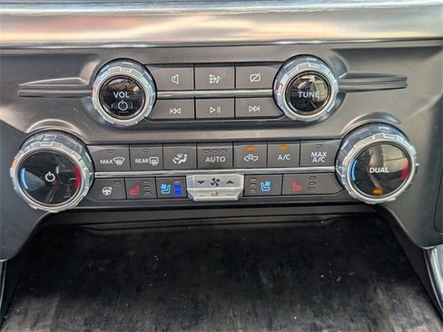 Used 2022 Ford F150 Lariat w/ Equipment Group 502A High image 21