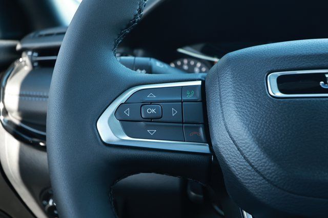 New 2026 Jeep Compass Latitude AWD/4WD image 13