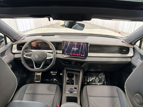 New 2026 Volkswagen Tiguan SE R-Line FWD image 17