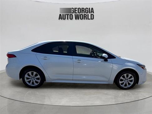 Used 2021 Toyota Corolla LE FWD image 13
