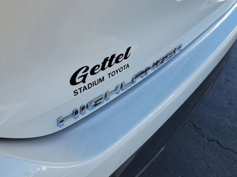 Used 2023 Toyota Highlander Limited image 6