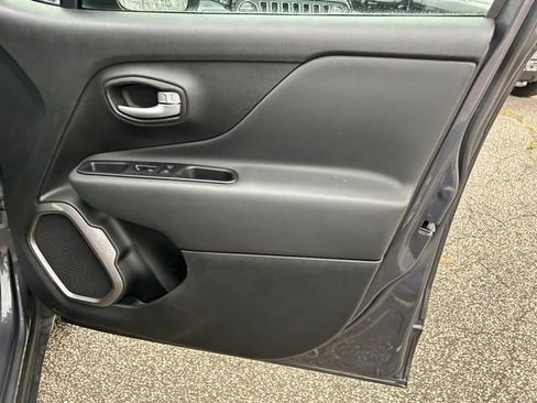 Used 2023 Jeep Renegade Latitude image 30